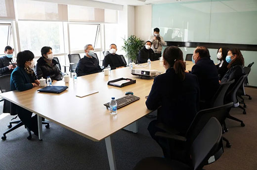 青浦戋戋长余旭峰莅临上海；；；Ｑ敲繟M8AG调研企业防疫和复工复产事情