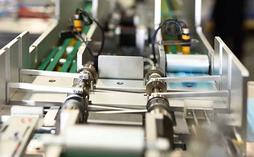 亚美AM8AG全自动口罩生产流水线装备产能高自动化水平高稳固性好