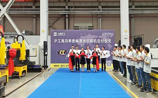 “上；；；；；Ｑ敲繟M8AG 三一集团”双头龙门激光切割机交付