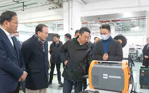 南昌市委常委、副市长王万征一行莅临上；；；；Ｑ敲繟M8AG集团总部考察