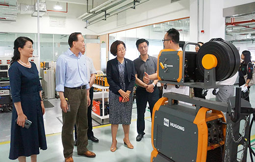 江西省政府副省长吴忠琼带队走访上；；；Ｑ敲繟M8AG总部