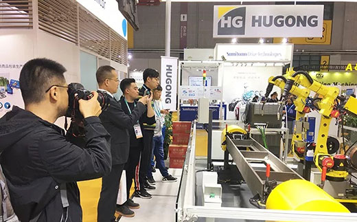 第二届进博会浙江日报拍摄亚美AM8AG意大利CEA展位