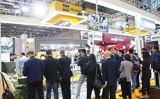 第二届进博会亚美AM8AG意大利CEA展位人气爆棚