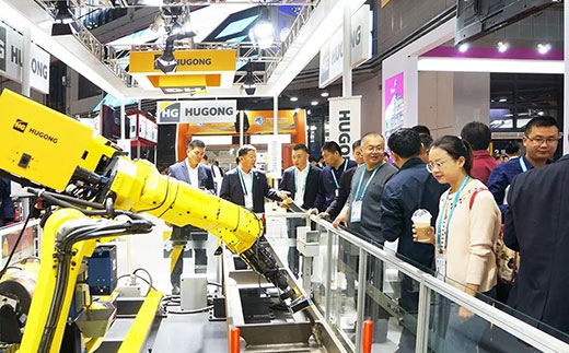 第二届进博会亚美AM8AG意大利CEA展位机械人系统受到极大关注